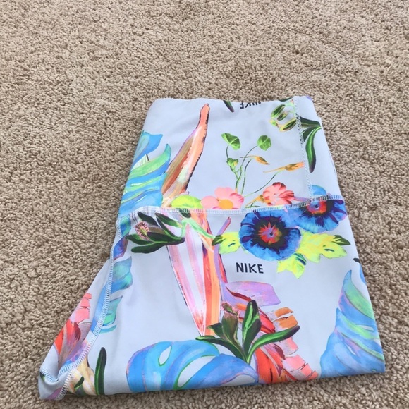 NIKE Size XL tropical print high intensity tights - Picture 9 of 9
